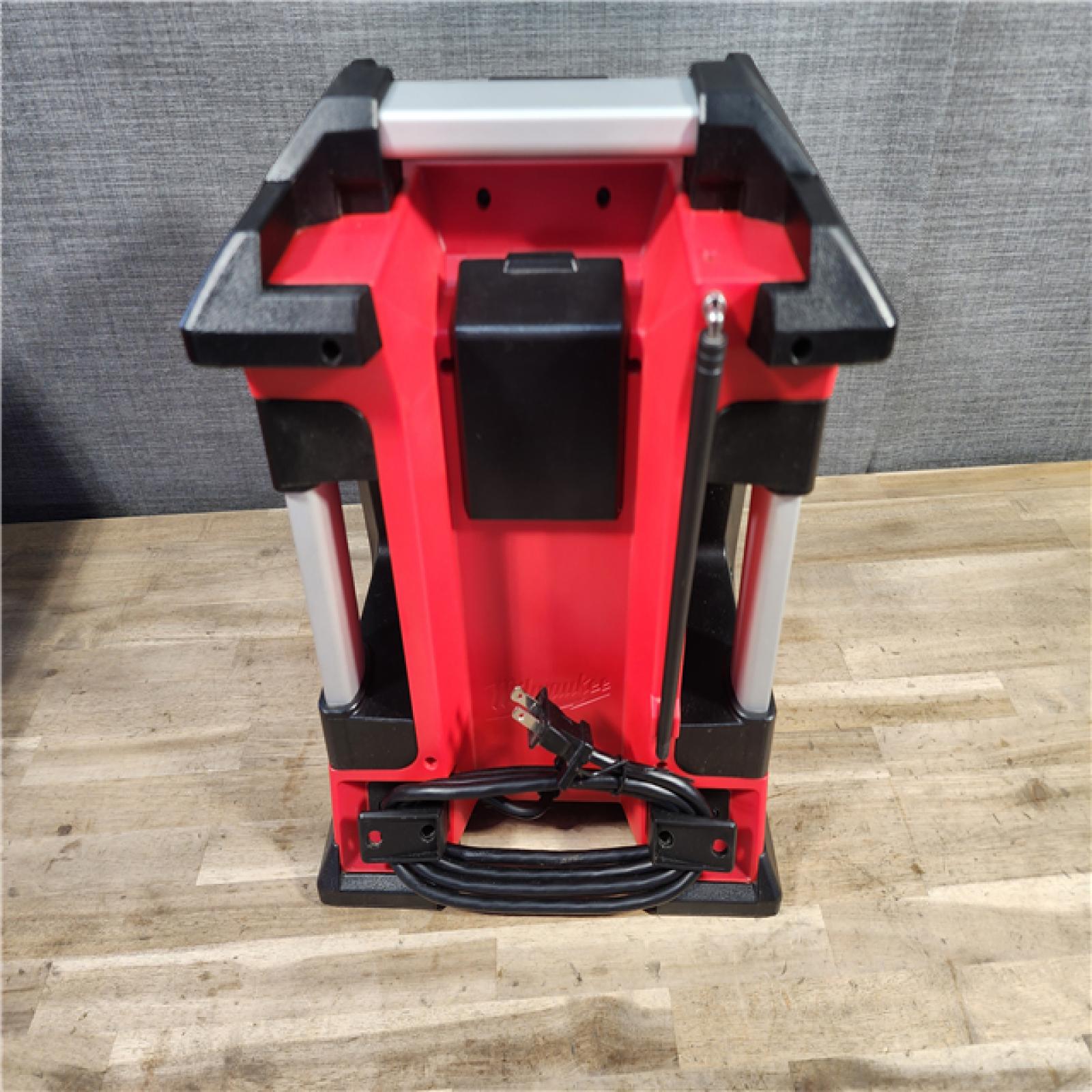 HOUSTON LOCATION - AS-IS M18 Lithium-Ion Cordless Jobsite Radio/Charger (TOOL ONLY)