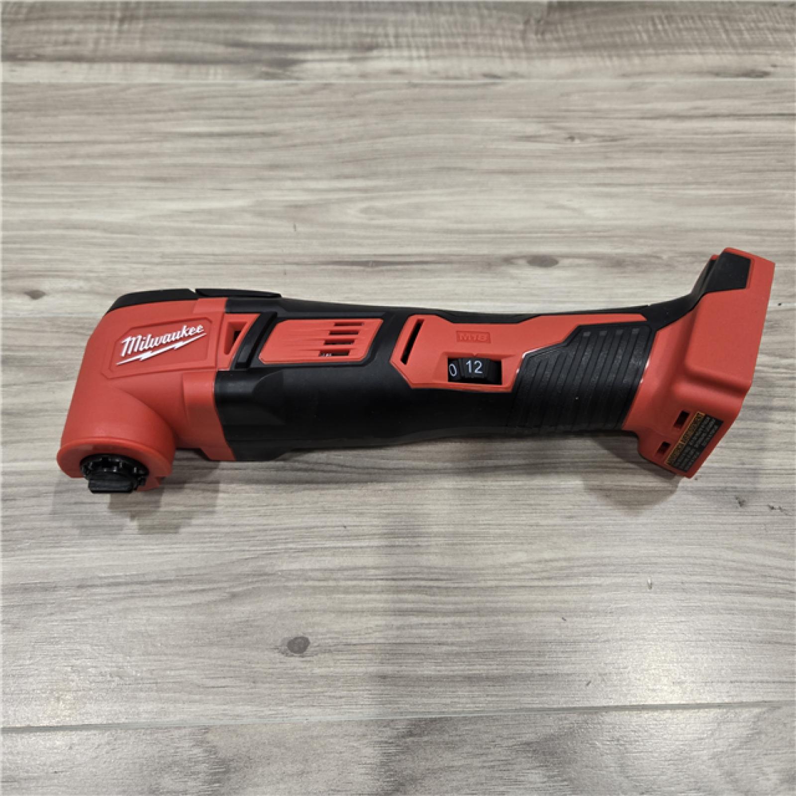 LIKE NEW! - Milwaukee 2626-21 M18 18V Cordless Oscillating Multi-Tool Kit