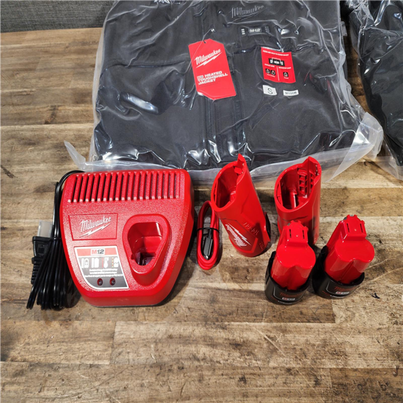 HOUSTON LOCATION - AS-IS MILWAUKEE 2 HEATED CLOTHING COMBO KIT