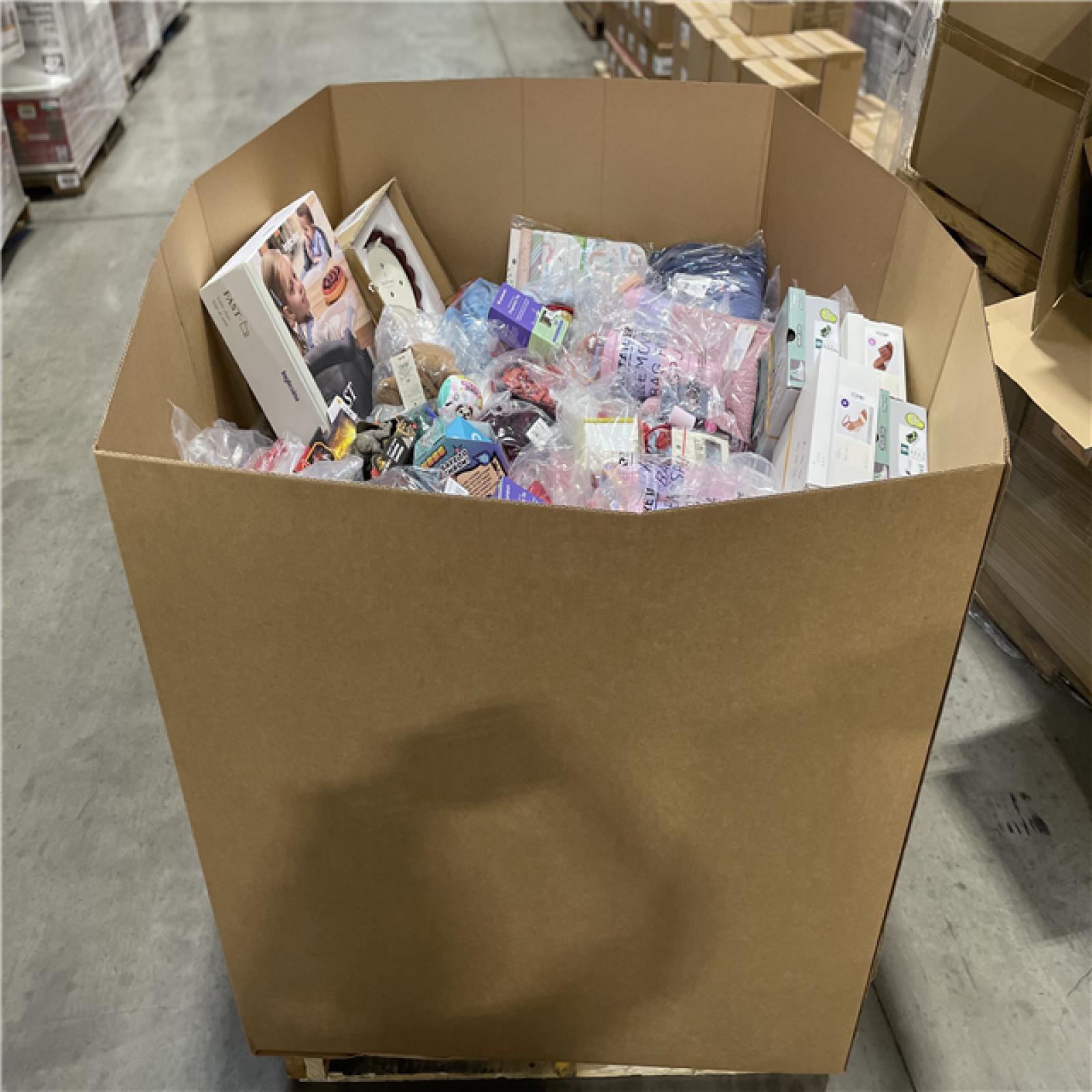 DALLAS LOCATION- NEW!- BULLSEYE MIXED CLOTHING PALLET (300 UNITS)