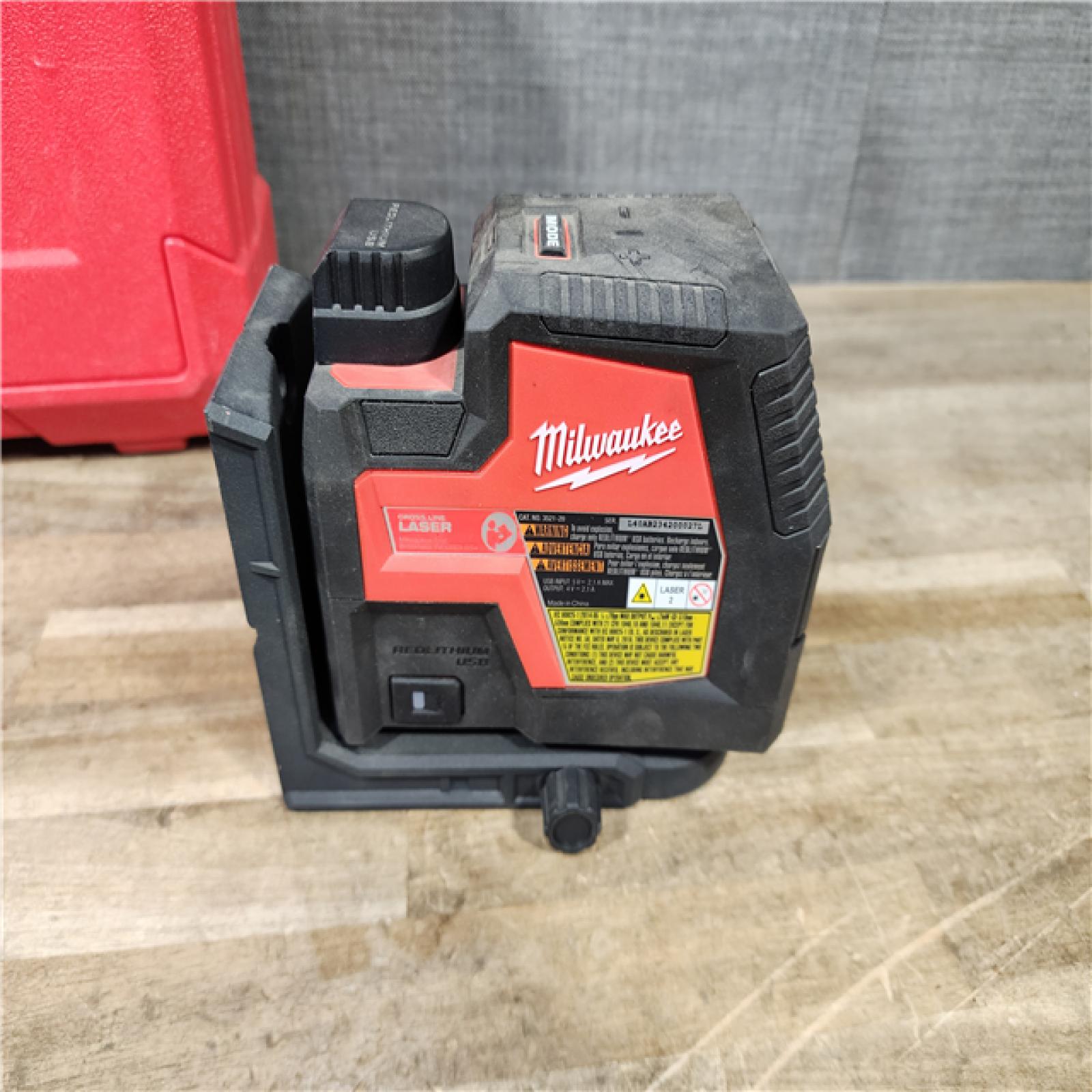HOUSTON LOCATION - AS-IS MILWAUKEE 100 Ft. REDLITHIUM Lithium-Ion USB Green Rechargeable Cross Line Laser Level with Charger