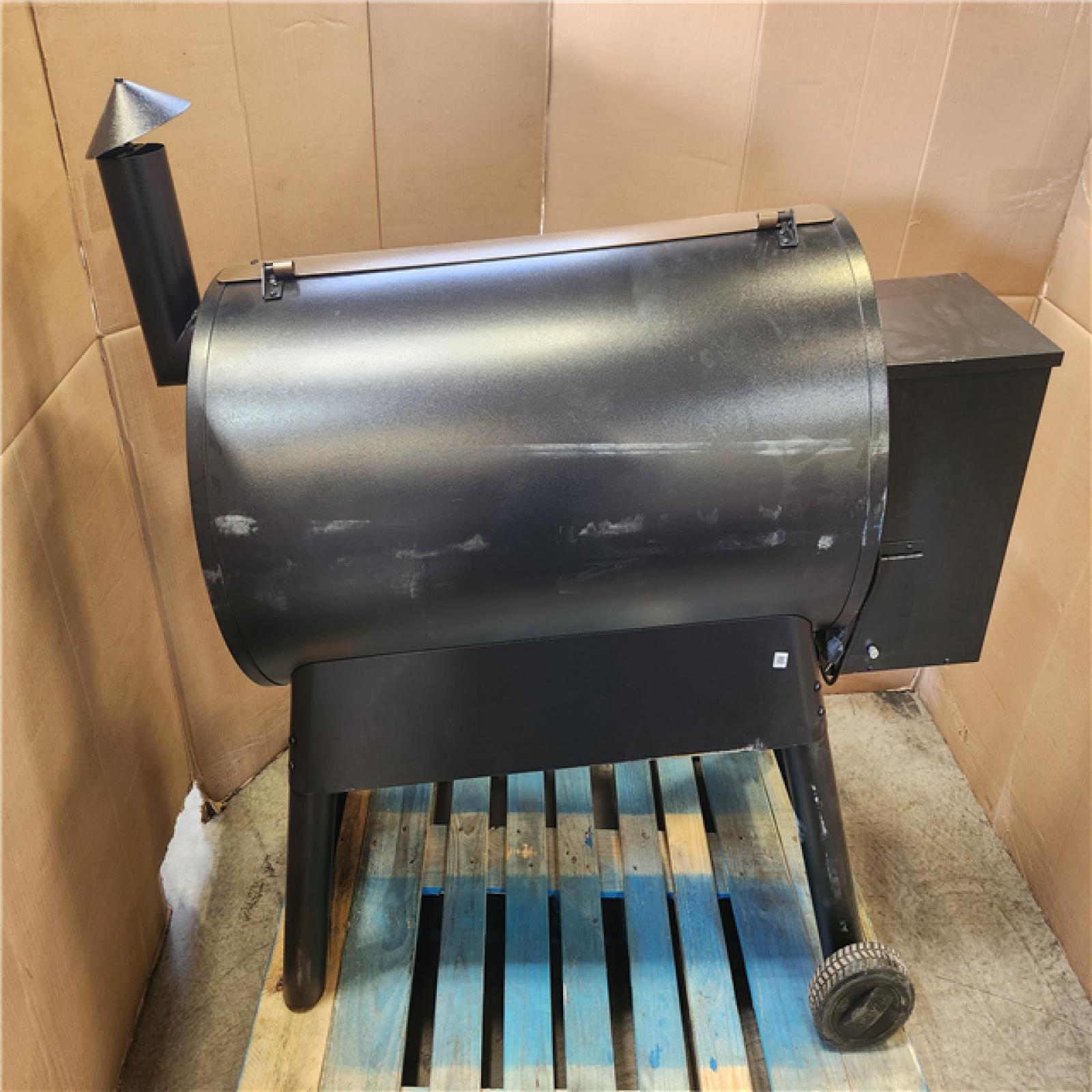 Phoenix Traeger Pro 34 Wood Pellet Grill and Smoker in Bronze