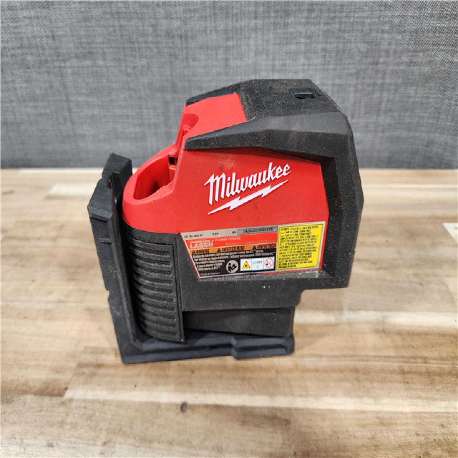 HOUSTON LOCATION - AS-IS Milwaukee 12-Volt Lithium-Ion Cordless Green 125 ft. Cross Line and Plumb Points Laser Level (Tool-Only)