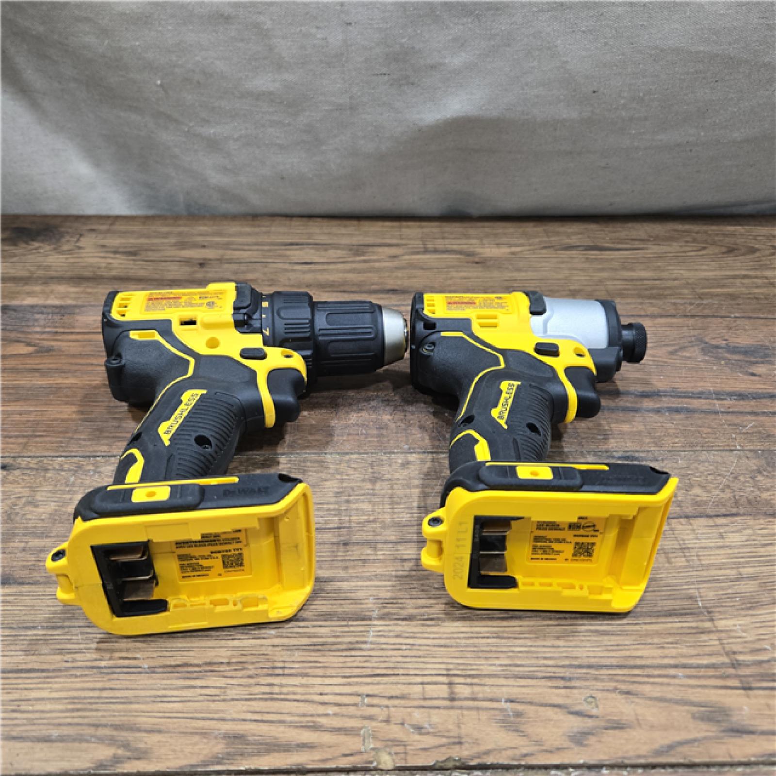 AS-IS DeWalt DCK227D2 20V MAX Brushless 1/2 in. Drill Driver & 1/4 in. Impact Driver 2.0Ah Kit