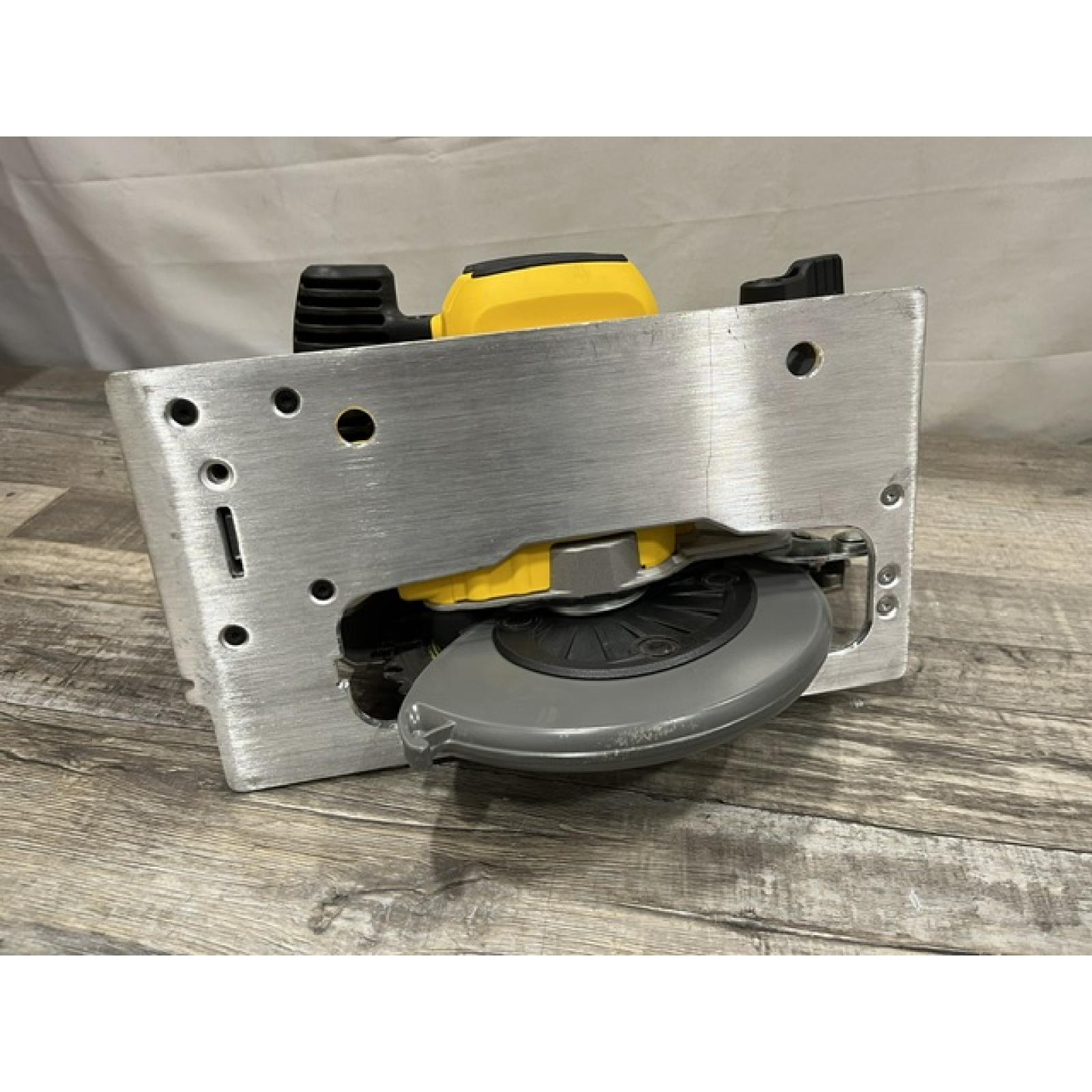 AS-IS DEWALT 20-Volt MAX 7-1/4 in. Cordless Circular Saw (Tool Only)