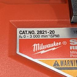 LIKE NEW - Milwaukee FUEL 18V Lithium-Ion Brushless Cordless SAWZALL Reciprocating Saw Kit