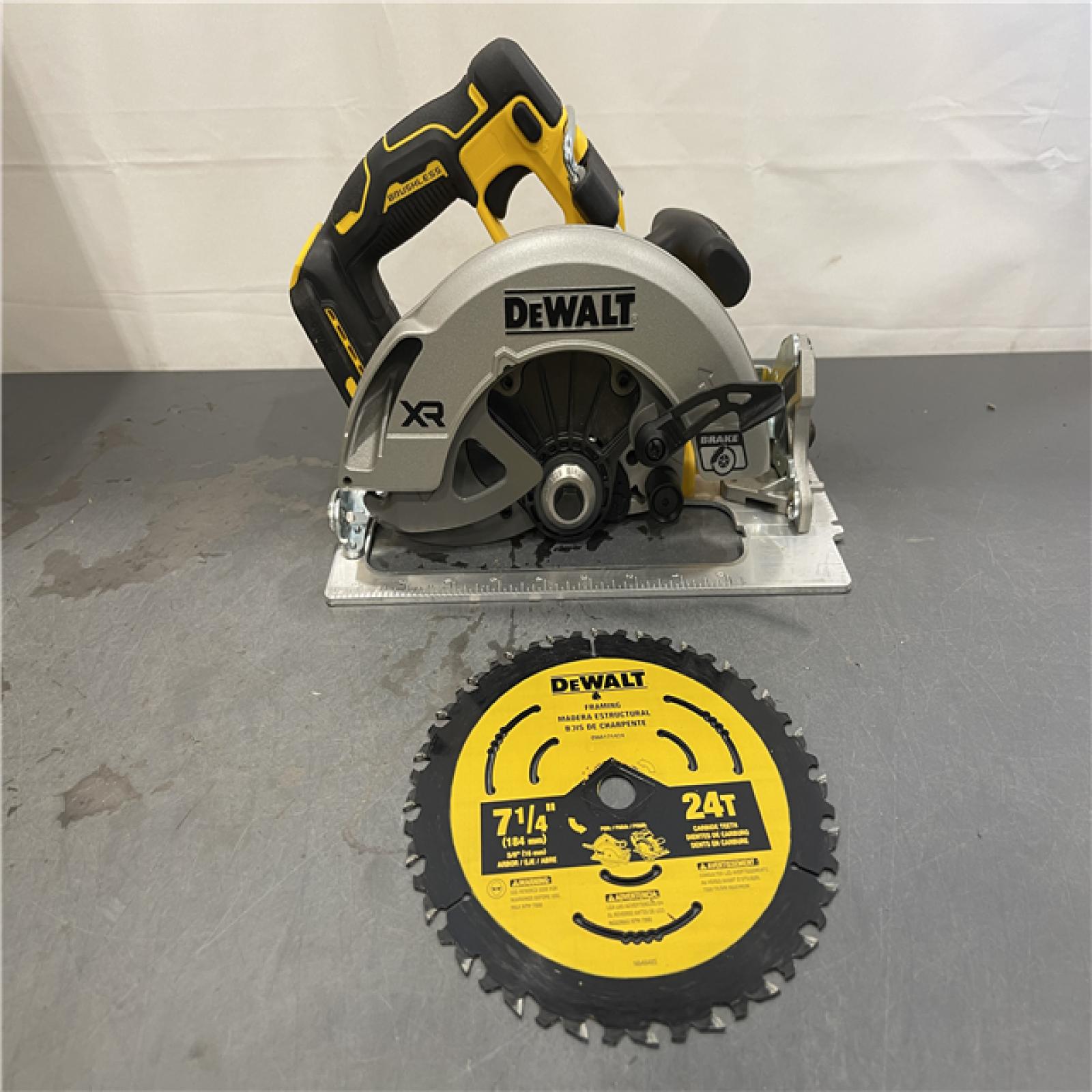AS-IS - DEWALT 20-Volt MAX 7-1/4 in. Cordless Circular Saw