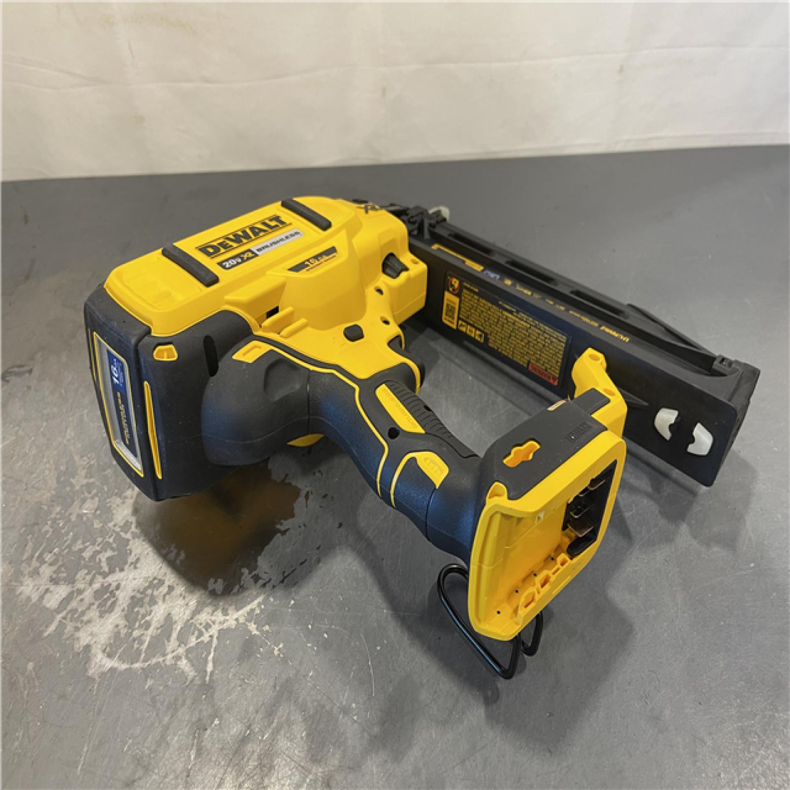 AS-IS - DEWALT 20V MAX XR 16-Gauge Lithium-Ion Cordless Finish Nailer