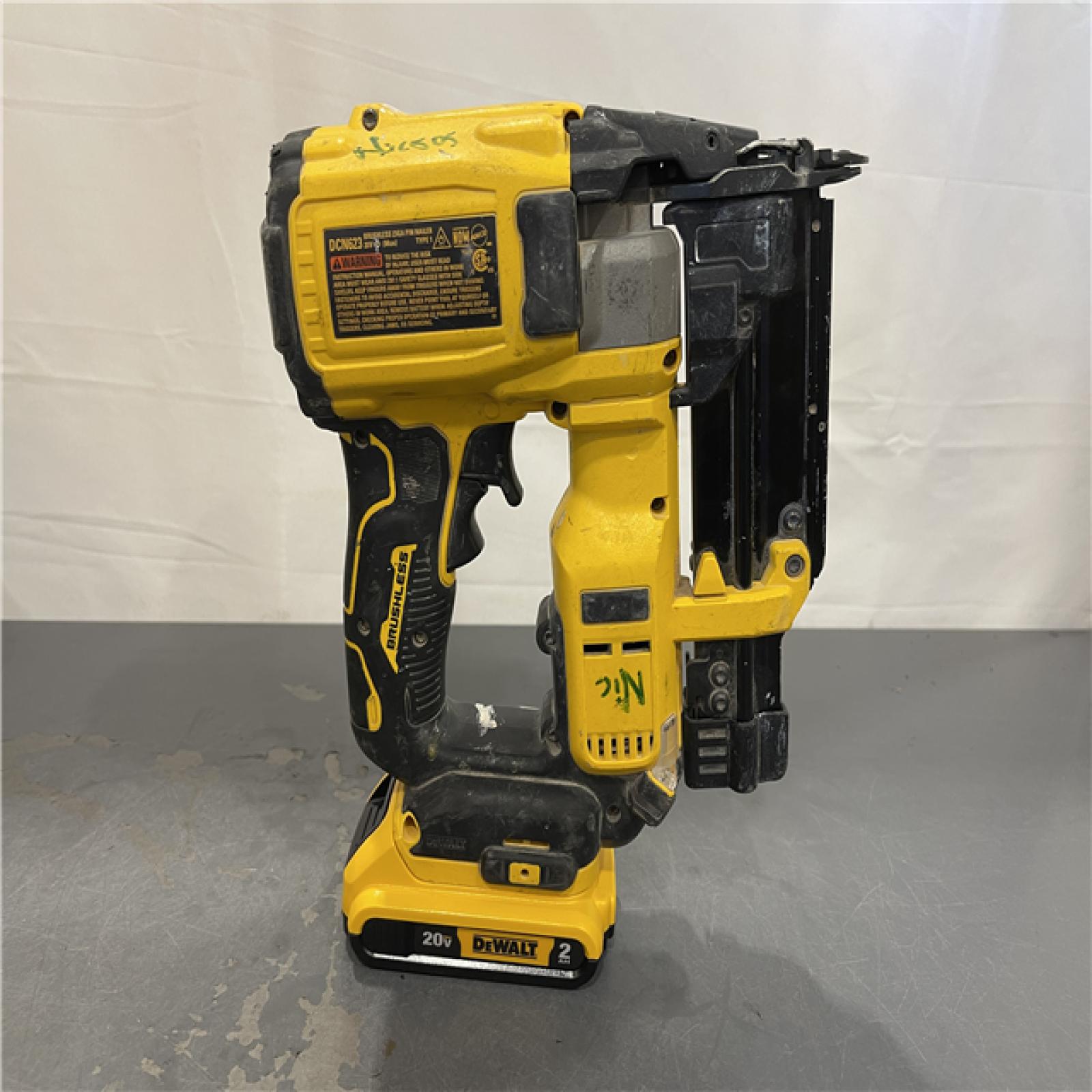 AS-IS - DeWalt ATOMIC 20V MAX Lithium Ion Cordless 23 Gauge Pin Nailer Kit