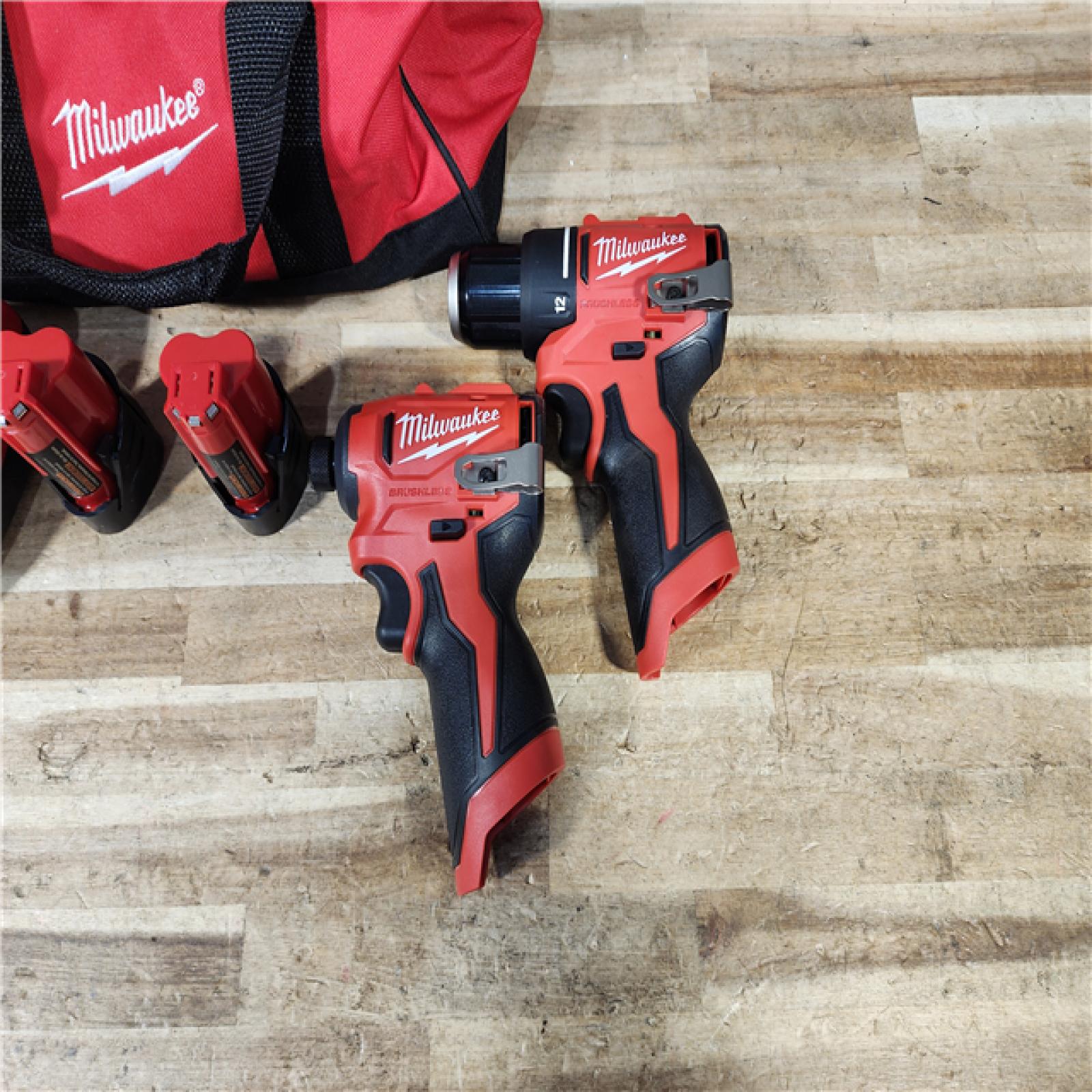 HOUSTON LOCATION - AS - IS Milwaukee 2 Tool Combo Kit W/ (2) Battery & Charger