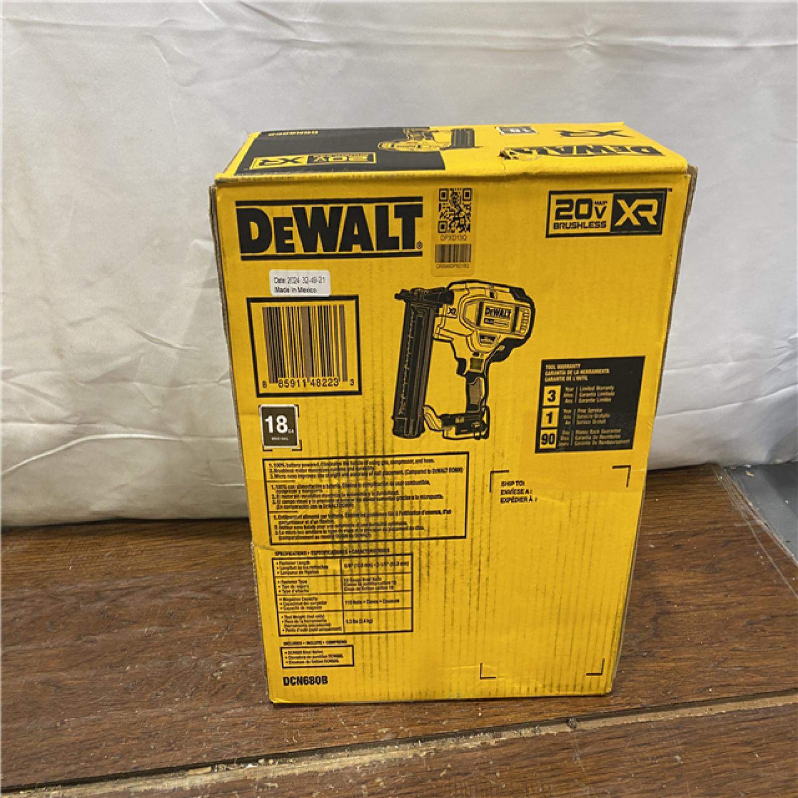 NEW DeWalt 20V MAX XR Lithium-Ion Electric Cordless 18-Gauge Brad Nailer (Tool Only)