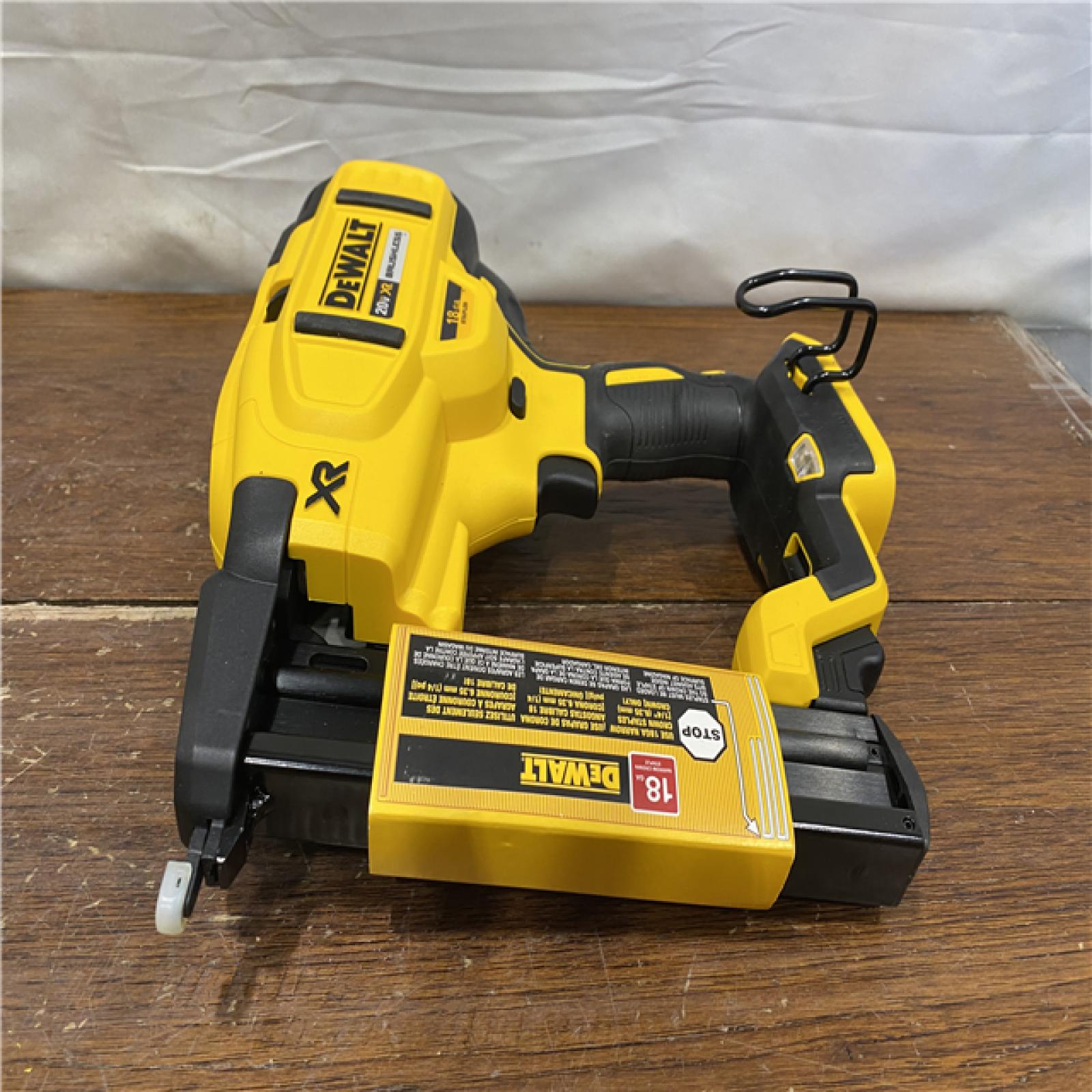 AS-IS DEWALT 20V-MAX XR 18GA BRAD NAILER KIT