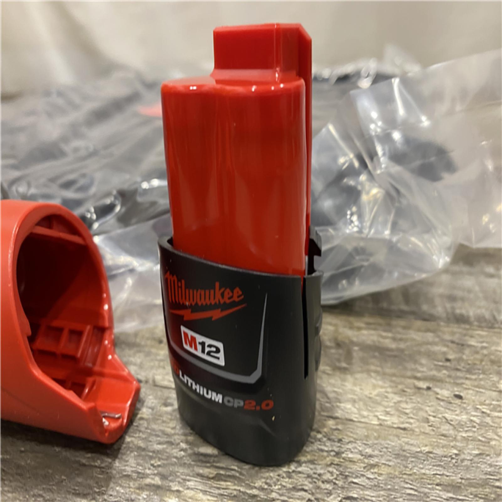 LIKE NEW - Milwaukee Men's Large 12-Volt Lithium-Ion Cordless Axis Black Heated Vest Kit