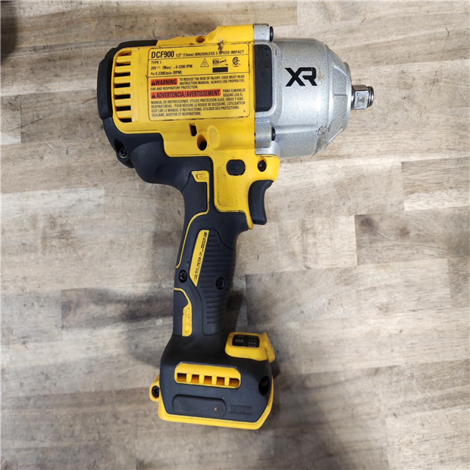 HOUSTON LOCATION - AS-IS Dewalt 20V MAX Lithium-Ion Cordless 1/2 in. Impact Wrench Kit W/ BATTERY & CHARGER