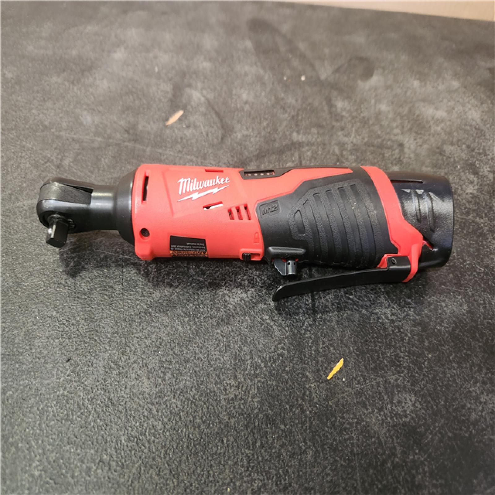pHOENIX like new Milwaukee M12 12V Lithium-Ion Cordless 3/8 in. Ratchet With Battery
