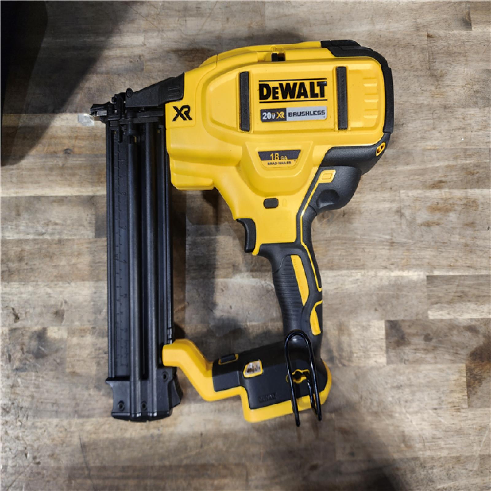 HOUSTON LOCATION - AS-IS DEWALT 20V MAX XR 18 Gauge Brad Nailer Kit