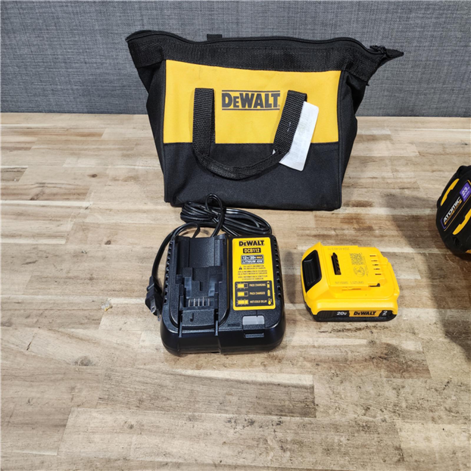 HOUSTON LOCATION - AS - IS DEWALT ATOMIC 20V MAX Lithium Ion Cordless 23 Gauge Pin Nailer Kit