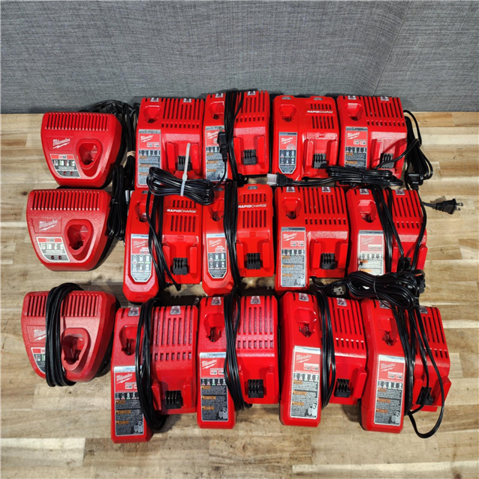 HOUSTON LOCATION - AS-IS MILWAUKEE BATTERY CHARGER PACK QTY - 15