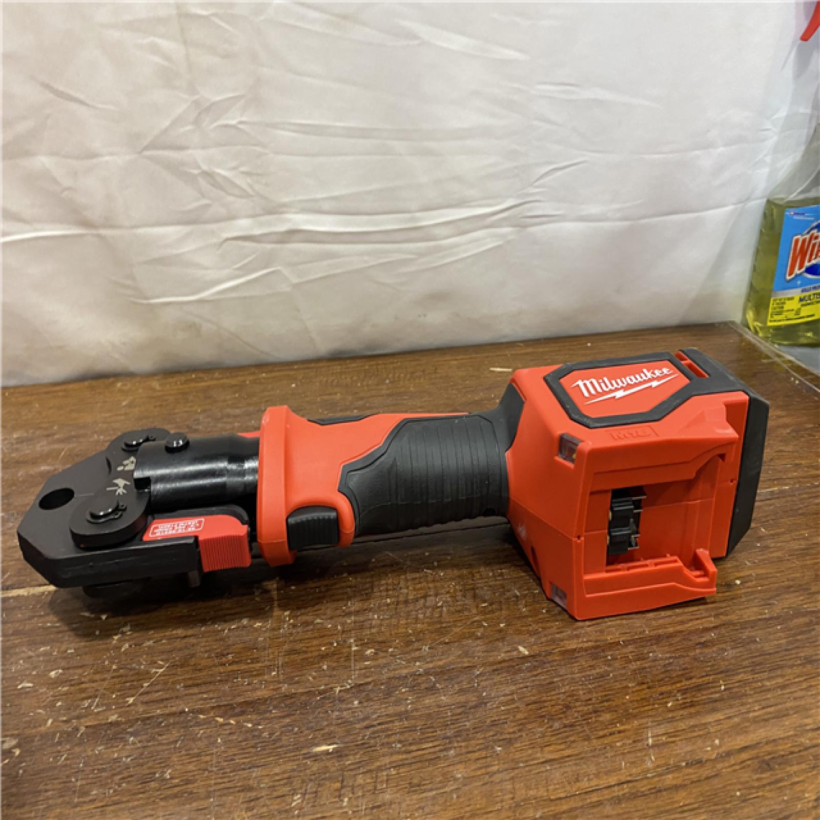 AS-IS M18 18V Lithium-Ion Cordless Short Throw Press Tool Kit with 3 PEX Crimp Jaws (2) 2.0 Ah Batteries and Charger