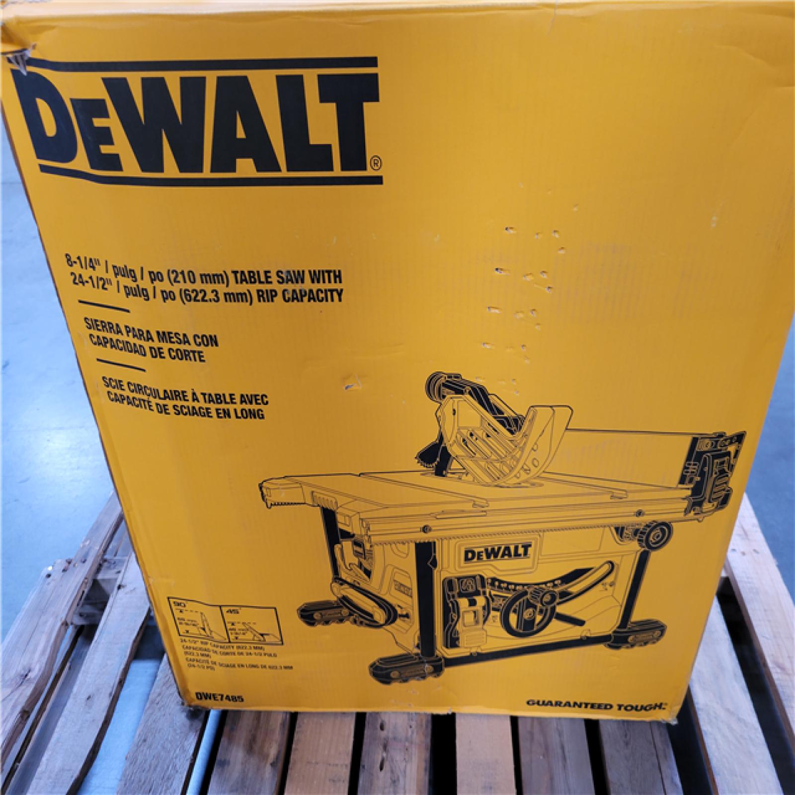 CALIFORNIA AS-IS DEWALT 8-1/4 /PULG/PO (210mm) TABLE SAW WITH 24-1/2 /PULG/PO (622.3mm) RIP CAPACITY