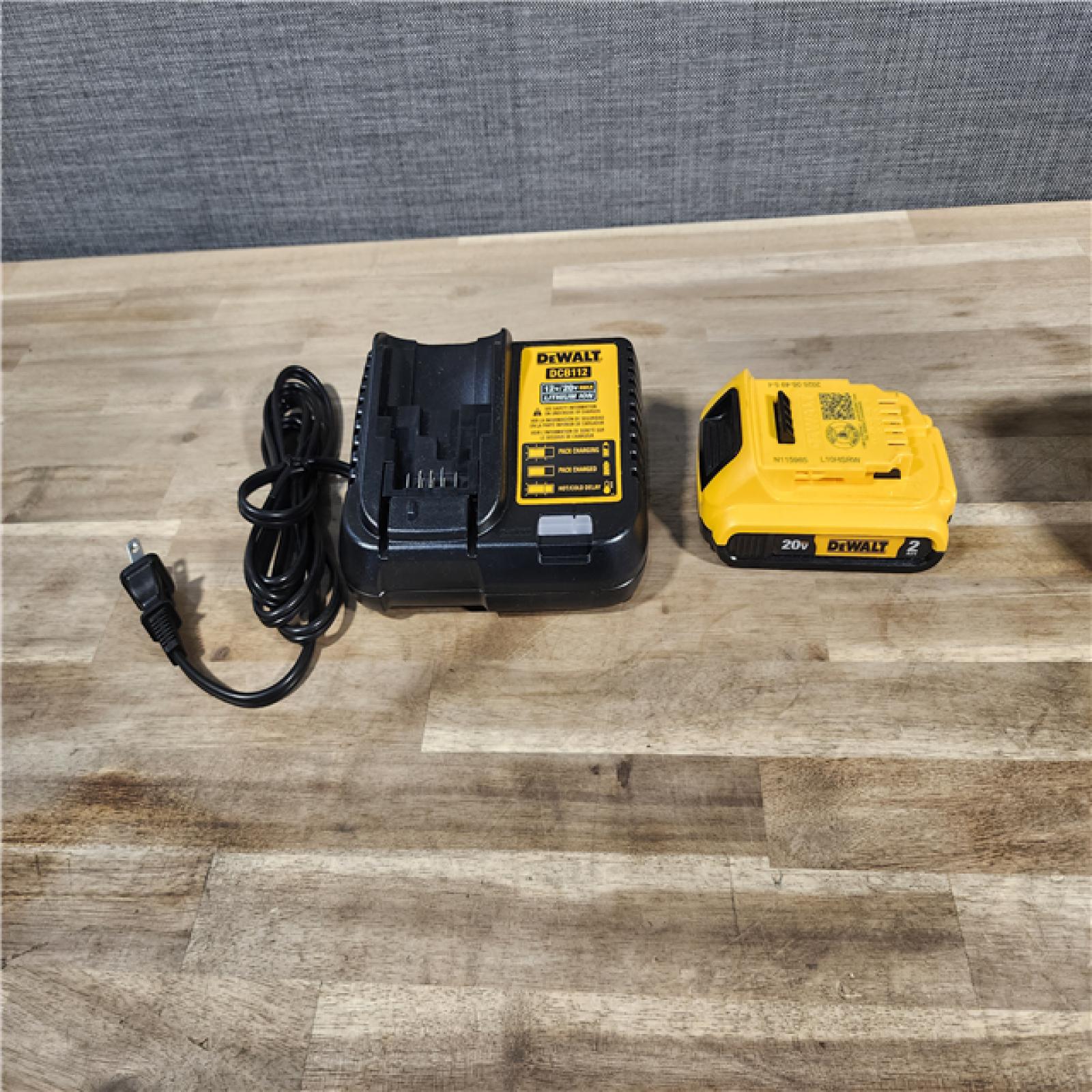 HOUSTON LOCATION - AS-IS (APPEARS LIKE NEW) DeWalt DCN660D1 20V 16 Gauge Cordless Angled Finish Nailer Kit W/ 2Ah Battery