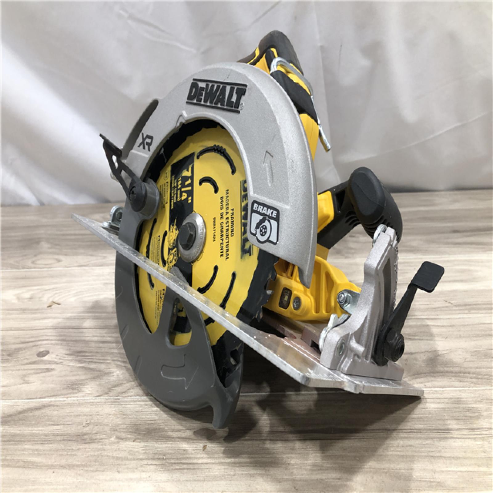 AS-IS DEWALT 20-Volt MAX 7-1/4 in. Cordless Circular Saw (Tool Only)