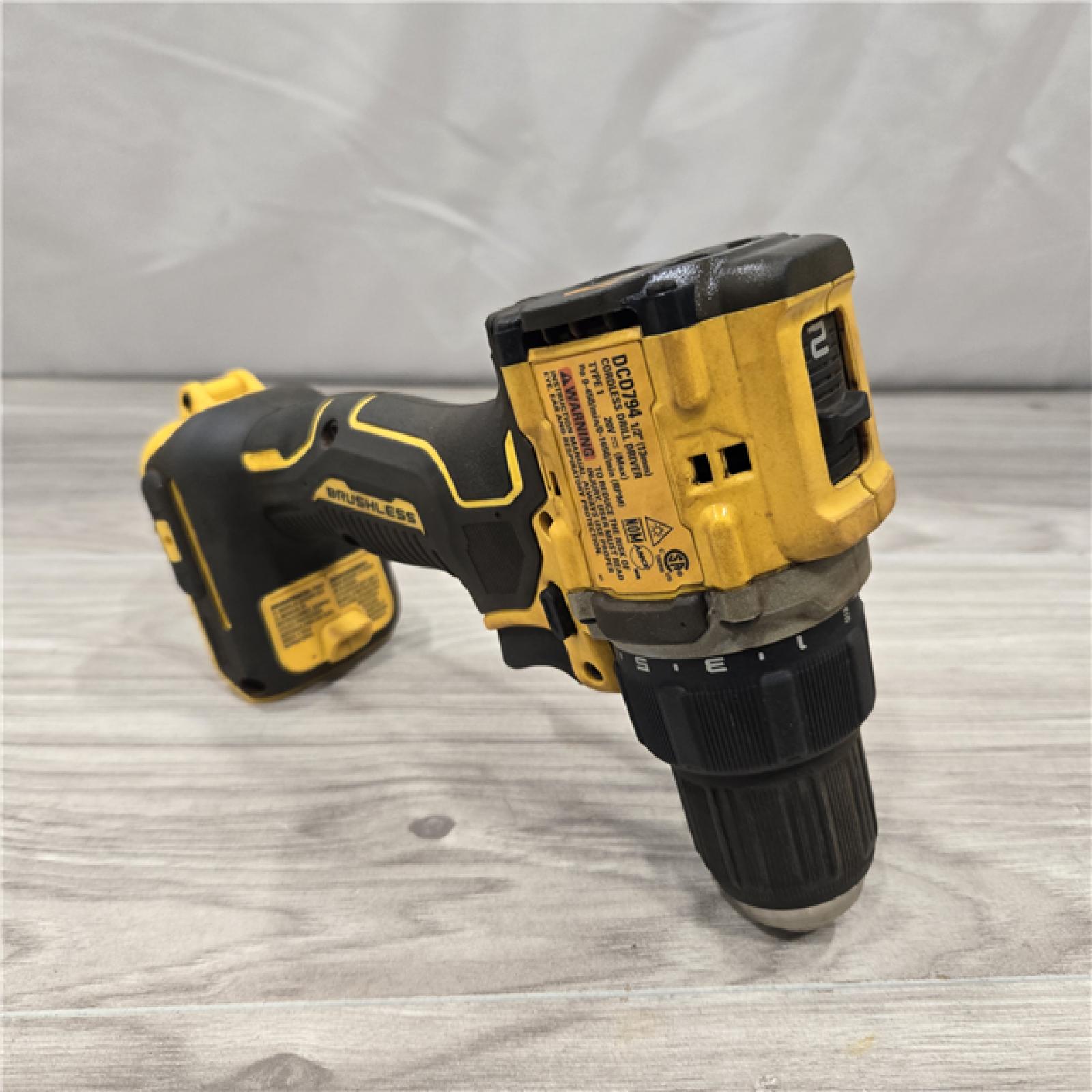 AS-IS Dewalt DCK225D2 20V MAX ATOMIC Compact Cordless Drill Driver and Impact Driver Combo Kit