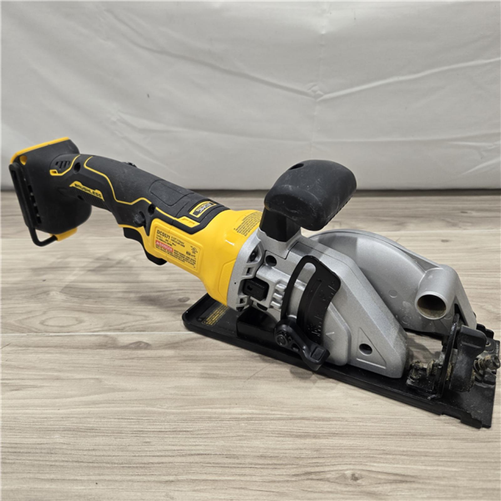 AS-IS DEWALT ATOMIC 20V MAX Cordless Circular Saw (Tool Only)