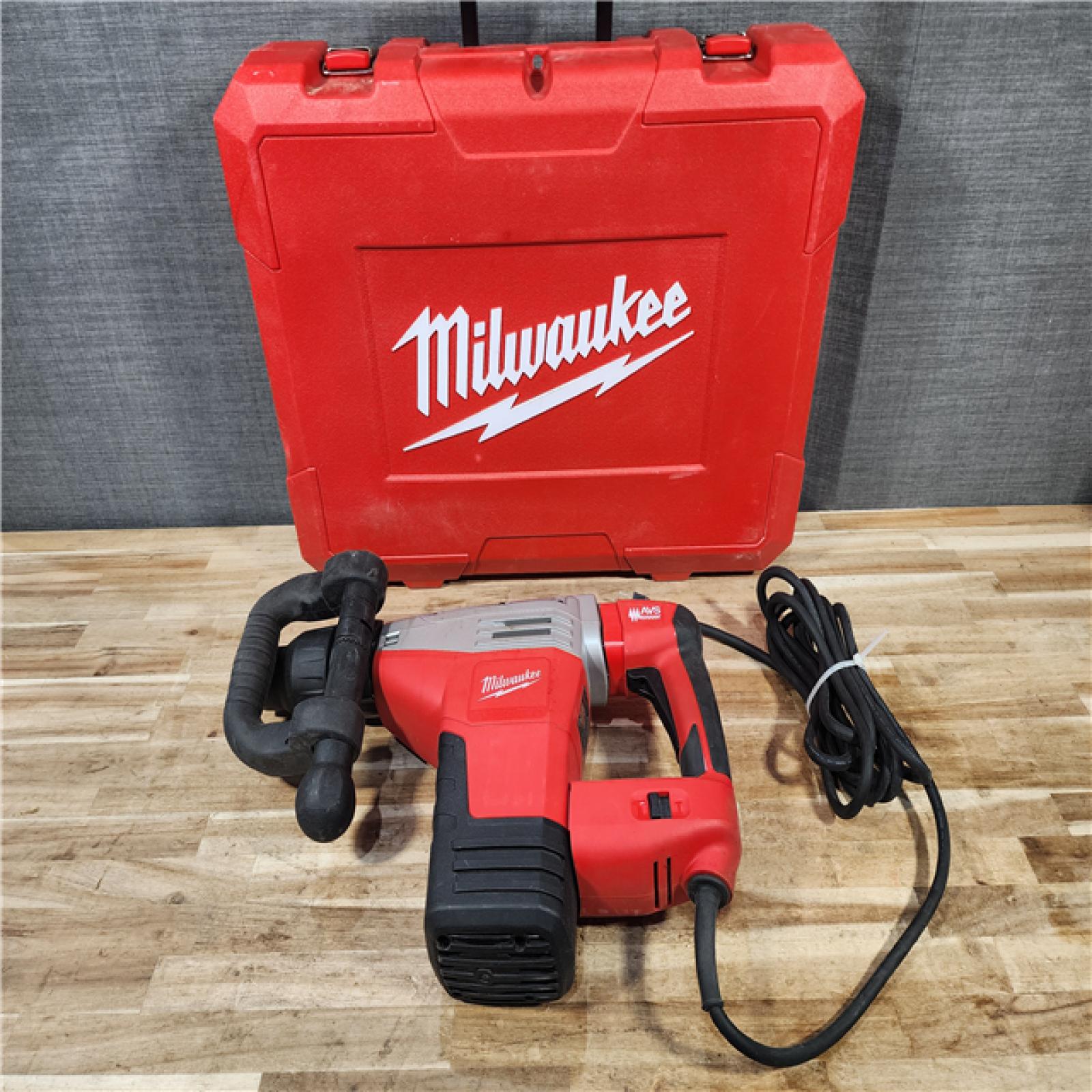 HOUSTON LOCATION - AS-IS Milwaukee SDS-MAX Demolition Hammer