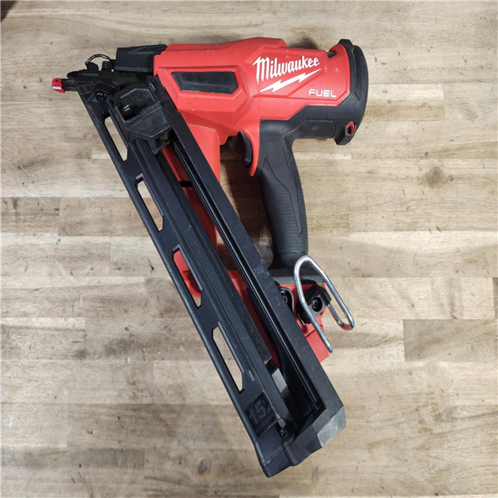 HOUSTON LOCATION - AS-IS Milwaukee 2839-20 M18 FUEL 15 Ga. 18 Volt Brushless Angled Finish Nailer (TOOL ONLY)