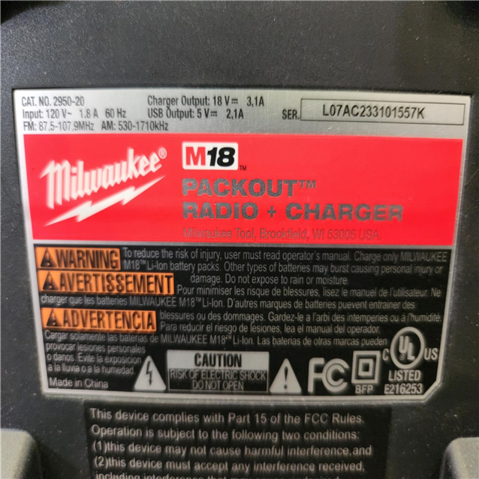 Phoenix Location Milwaukee M18 Lithium-Ion Cordless PACKOUT Radio/Speaker with Built-In Charger