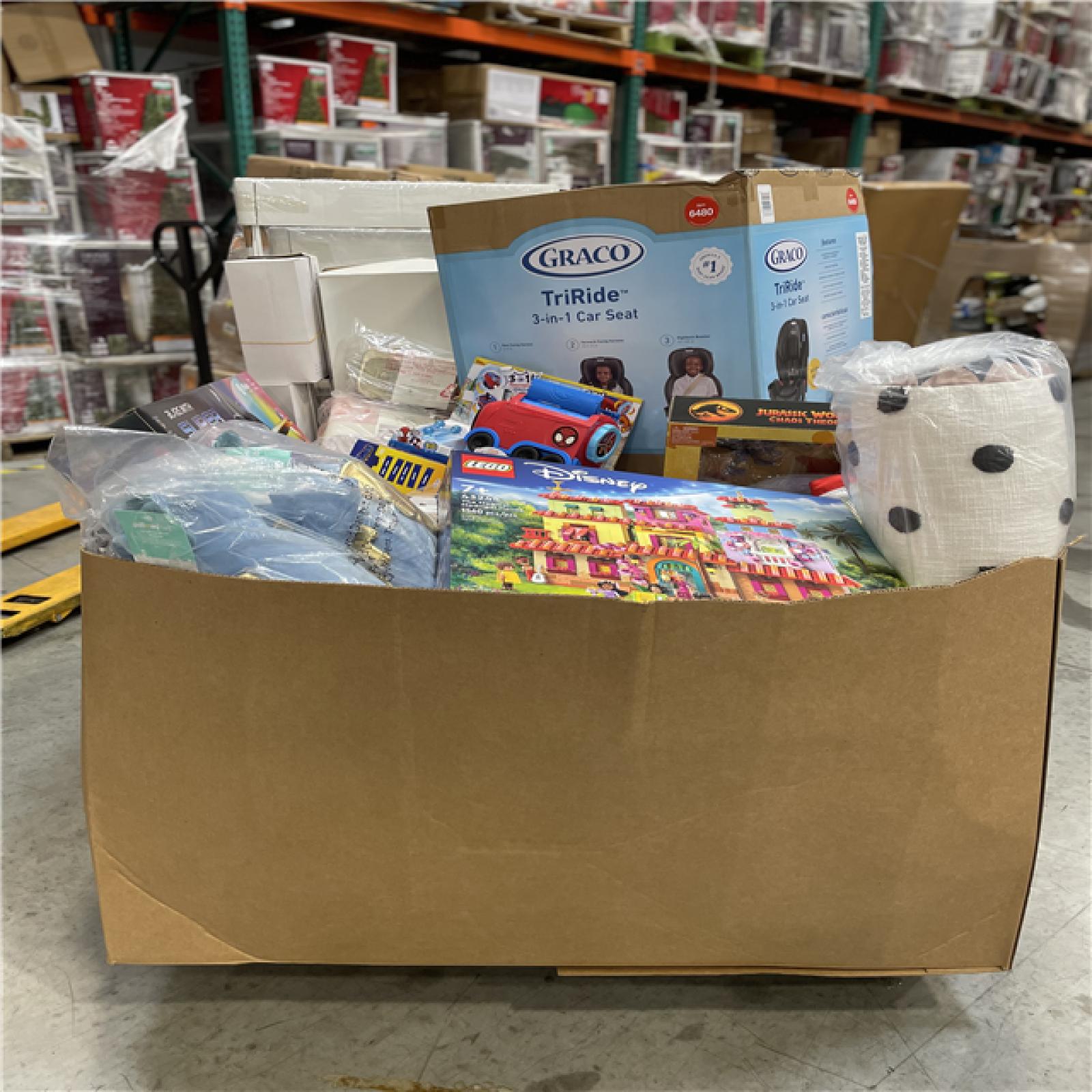 DALLAS LOCATION- NEW! BULLSEYE MIXED CLOTHING PALLET (300 UNITS)