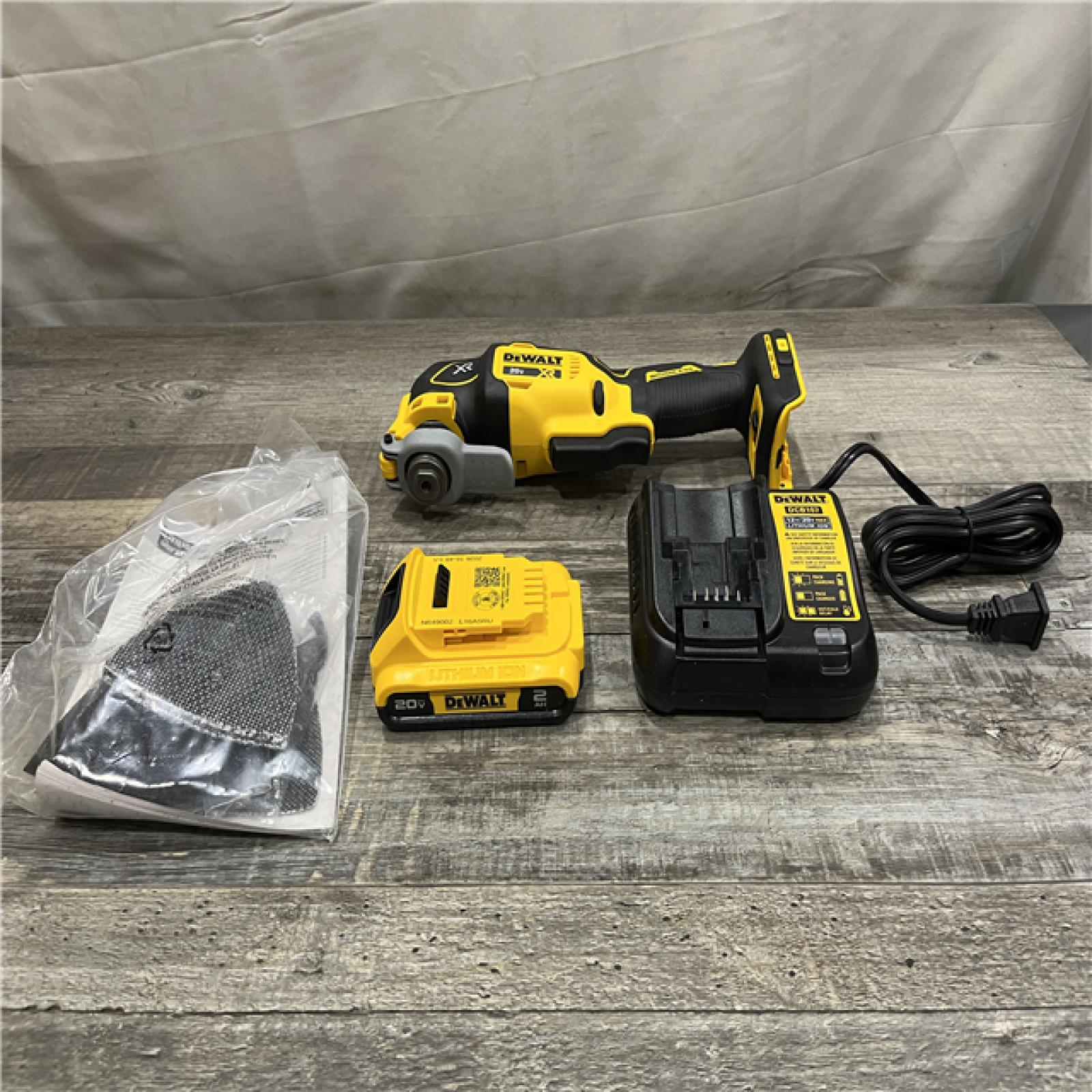 AS-IS DEWALT 20V MAX XR Cordless Brushless 3-Speed Oscillating Multi Tool Kit