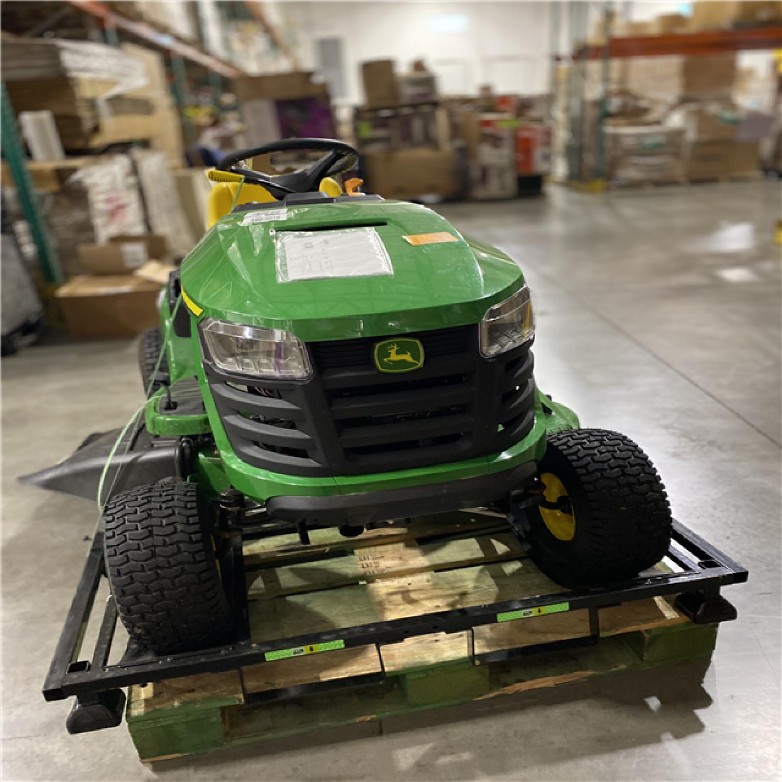 Dallas Location - As-Is John Deere S100 42 in. 17.5 HP Gas Hydrostatic Riding Lawn Mower