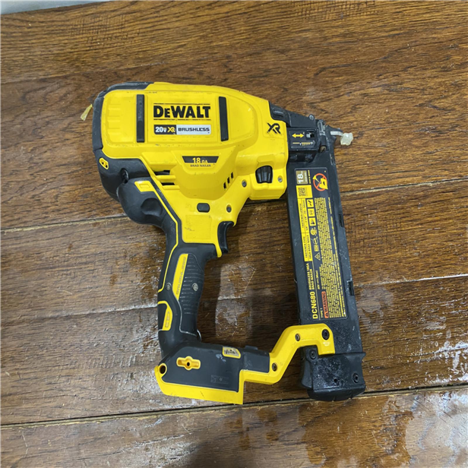 AS-IS DEWALT 20V MAX XR 18 Gauge Brad Nailer Kit