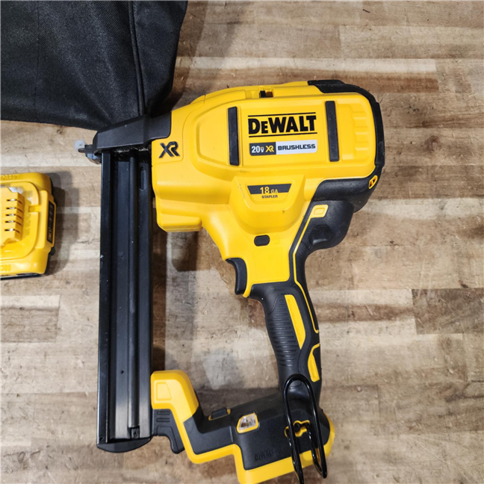 HOUSTON LOCATION - AS - IS DEWALT 20V MAX XR Lithium-Ion Cordless 18-Gauge Narrow Crown Stapler Kit