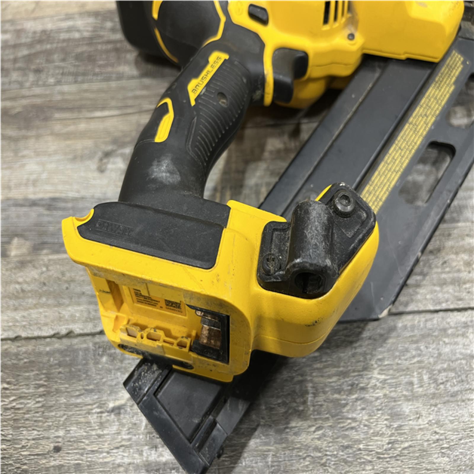 AS-IS DEWALT 20V 30 Degree Cordless Framing Nailer (Tool-Only)