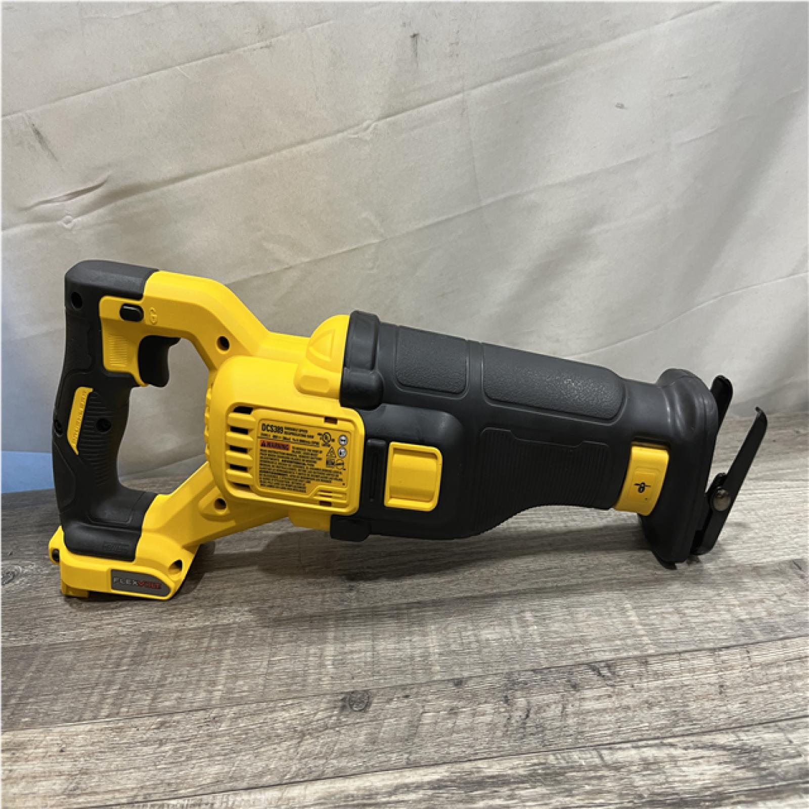 AS-IS DEWALT FLEXVOLT 60-Volt MAX Cordless Brushless Reciprocating Saw Kit