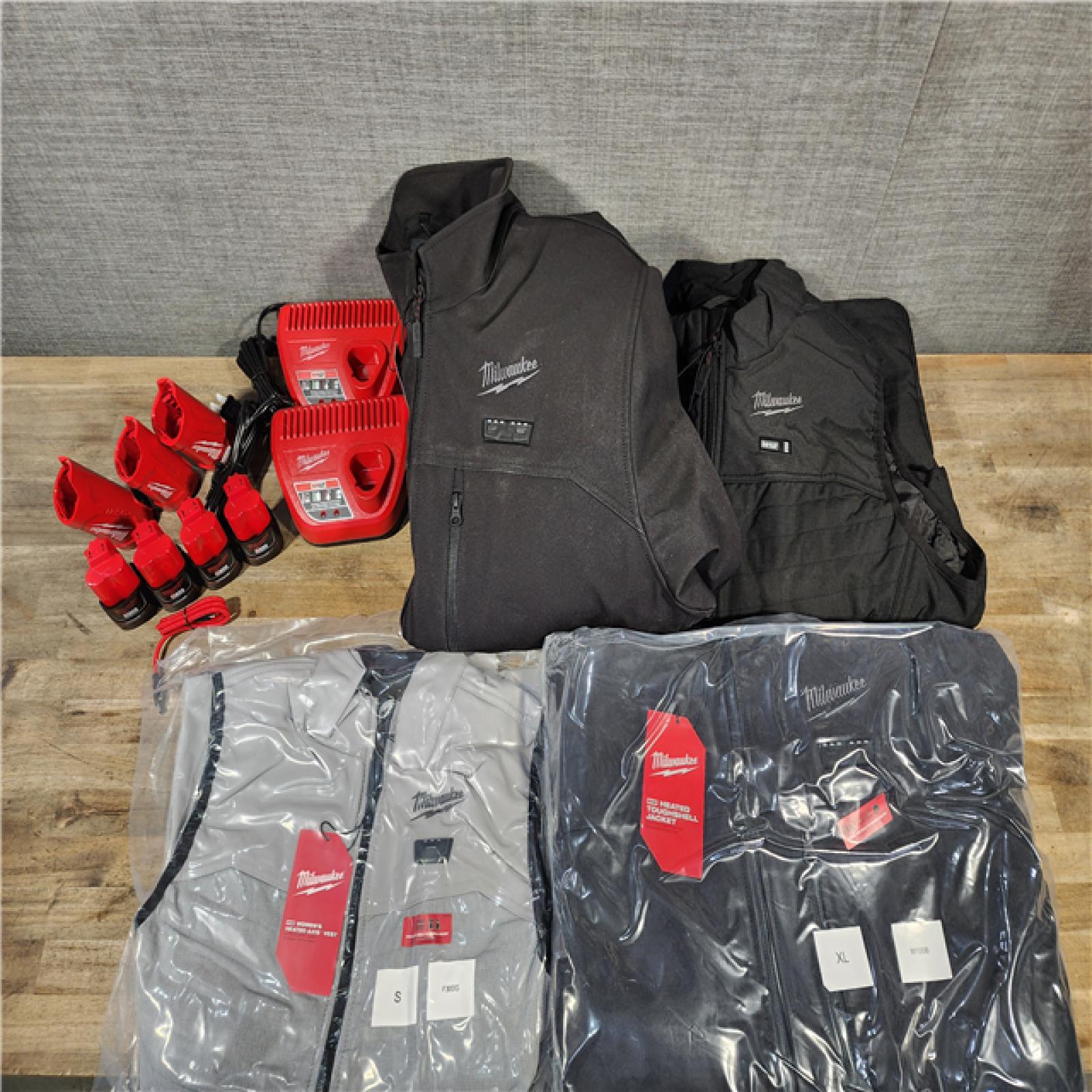 HOUSTON LOCATION - AS-IS MILWAUKEE 4 HEATED CLOTHING COMBO KIT