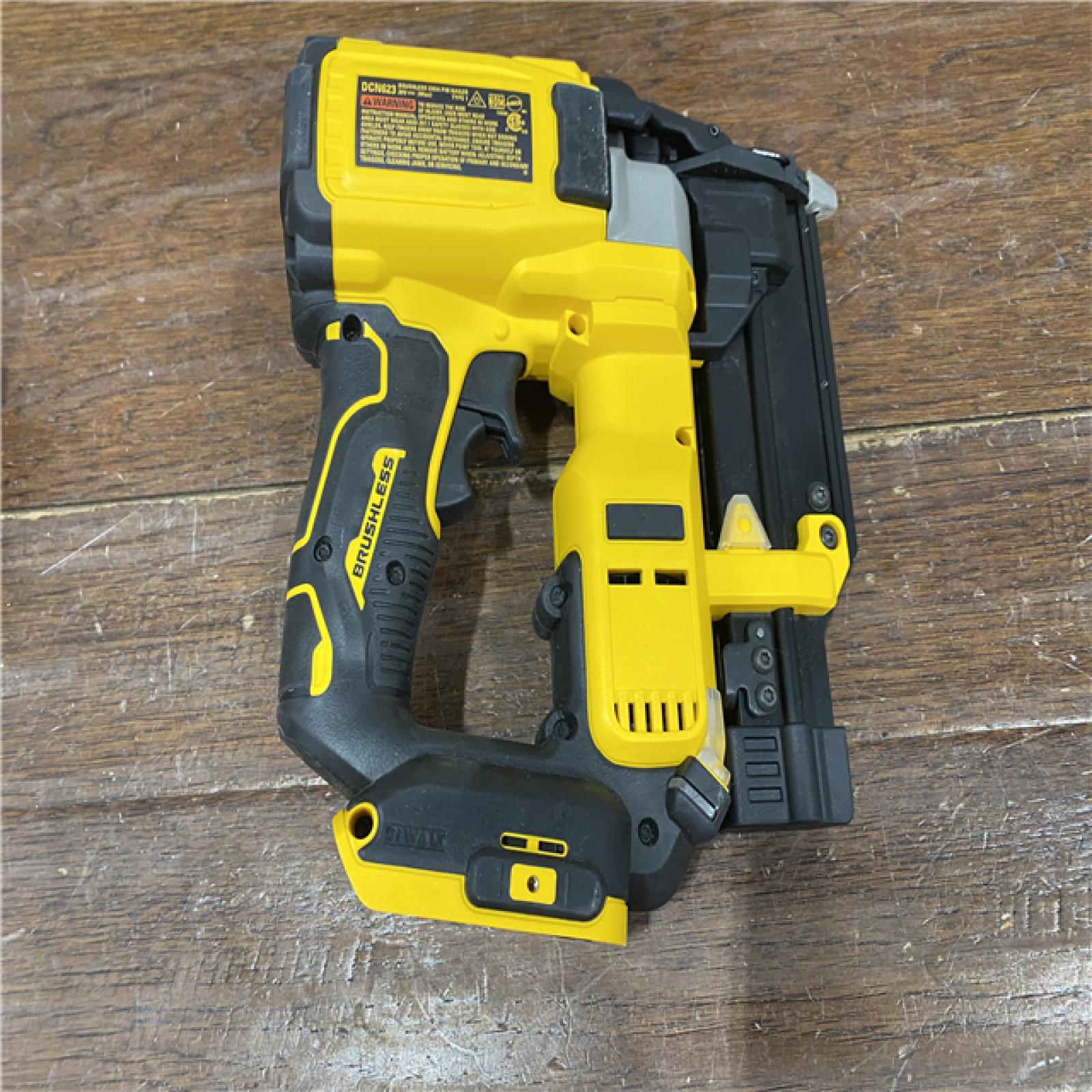 AS-ISDEWALT ATOMIC 20V MAX Lithium Ion Cordless 23 Gauge Pin Nailer Kit with 3.0Ah Battery and Charger