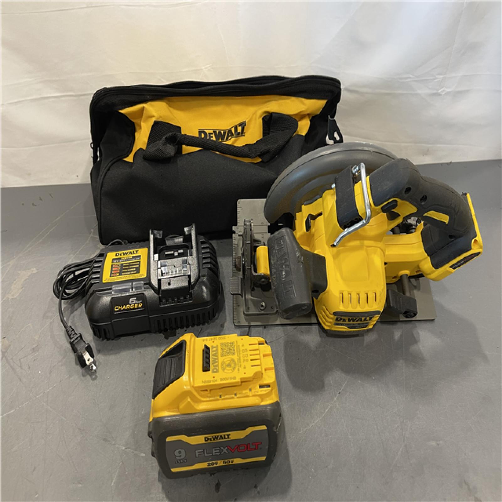 AS-IS - DEWALT FLEXVOLT 60V MAX Brushless 7-1/4 Sidewinder Circular Saw with Brake Kit