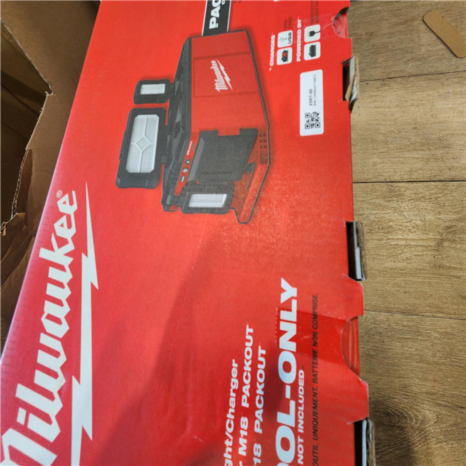 NEW- Milwaukee Tool M18 Packout Light/Charger