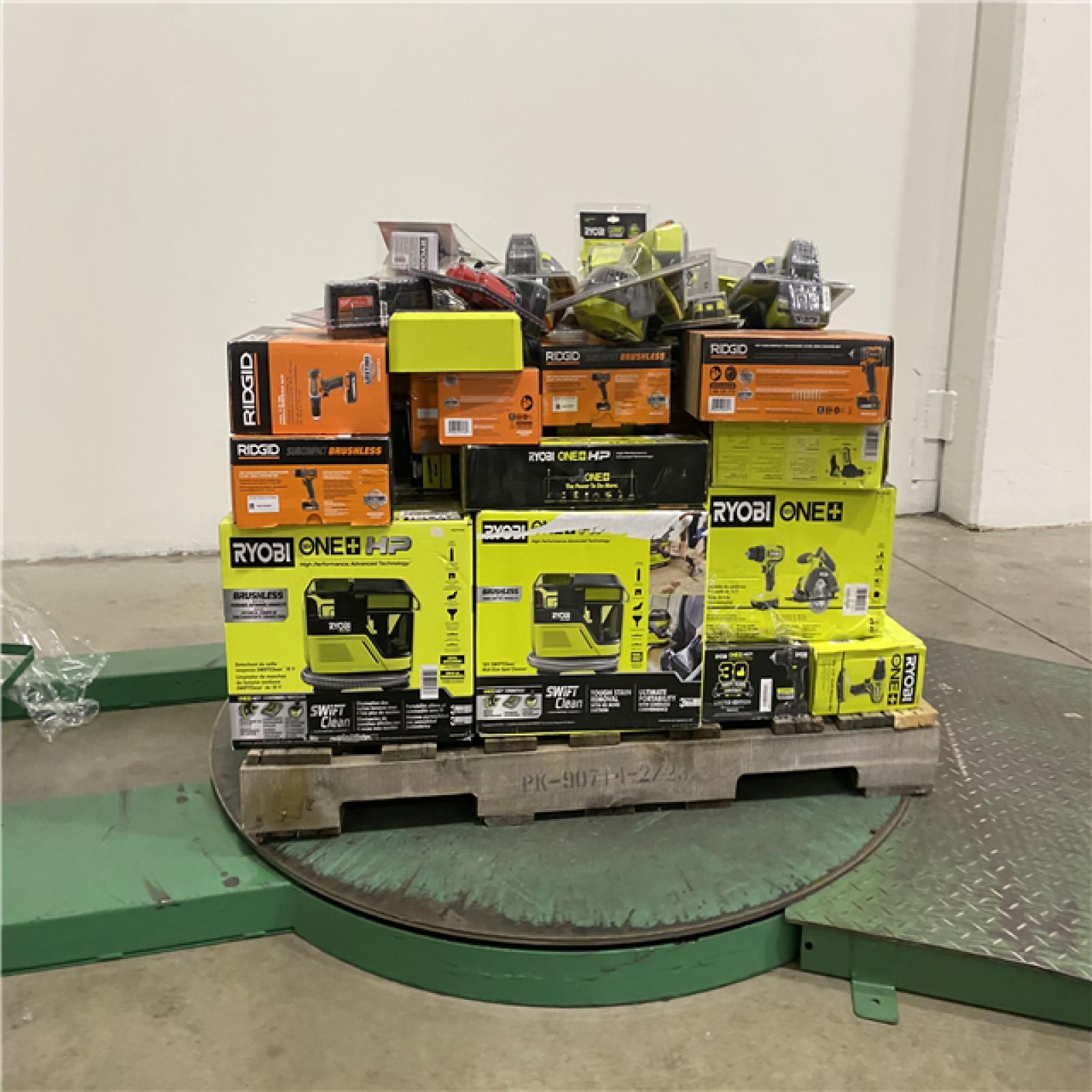 Dallas Location - NEW-  Tool Pallet