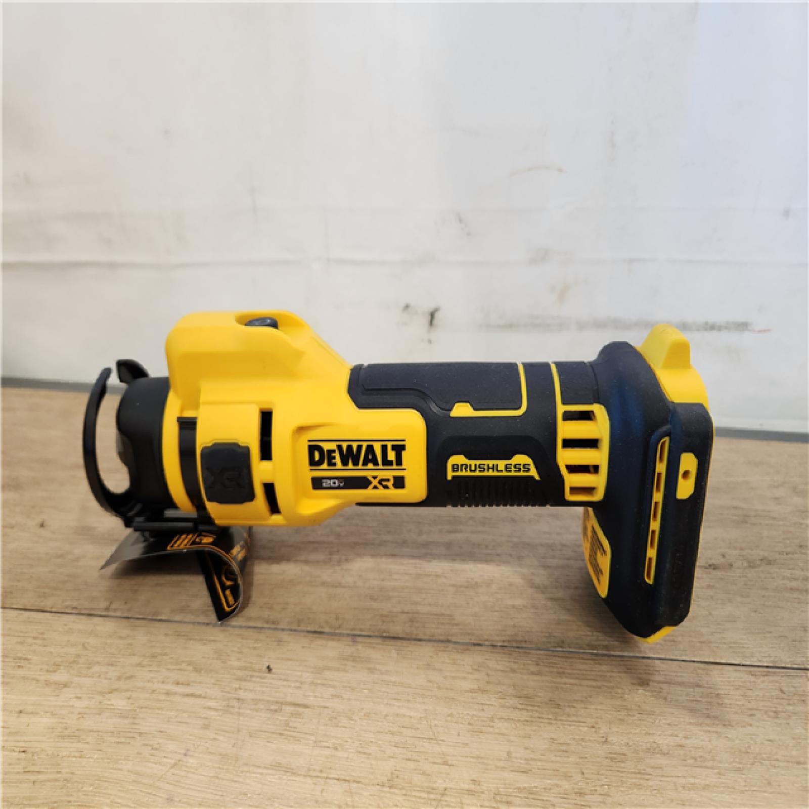 AS-IS- DEWALT 20V MAX Cordless Cut Out Tool