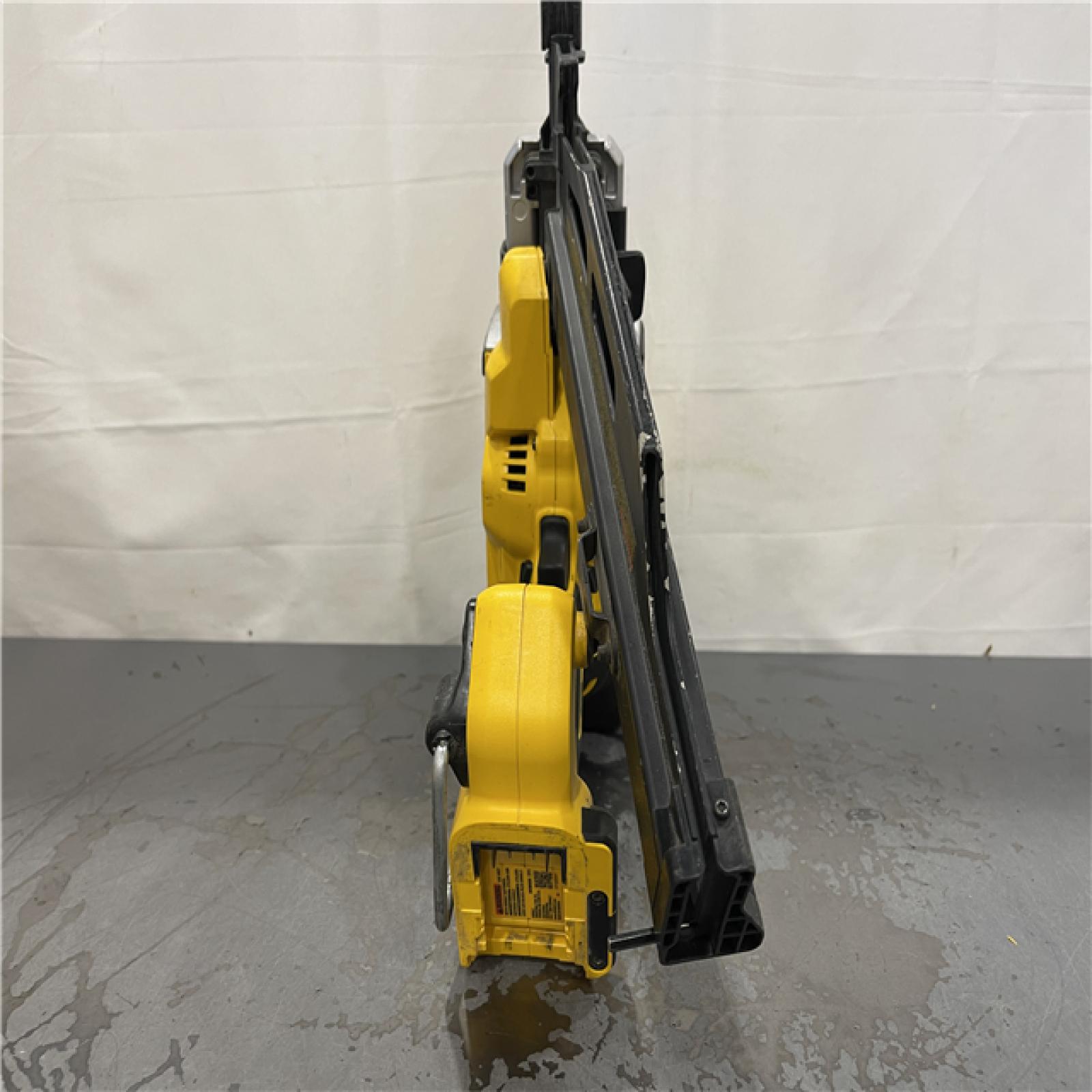 AS-IS- DEWALT 20-Volt 21° Cordless Framing Nailer (Tool-Only)
