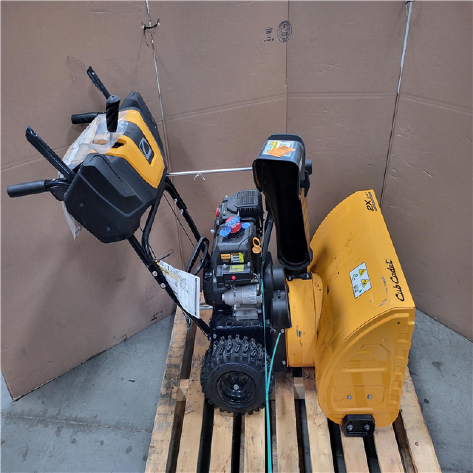 CALIFORNIA AS-IS CUB CADET 208CC 24 GASOLINE POWERED SNOW BLOWER