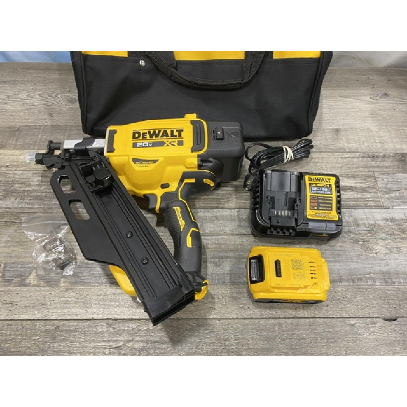 AS-IS DEWALT 20-Volt 30° Cordless Framing Nailer Kit