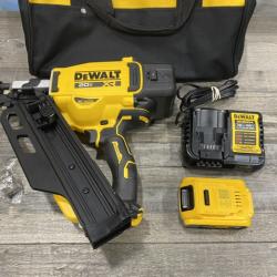 AS-IS DEWALT 20-Volt 30° Cordless Framing Nailer Kit