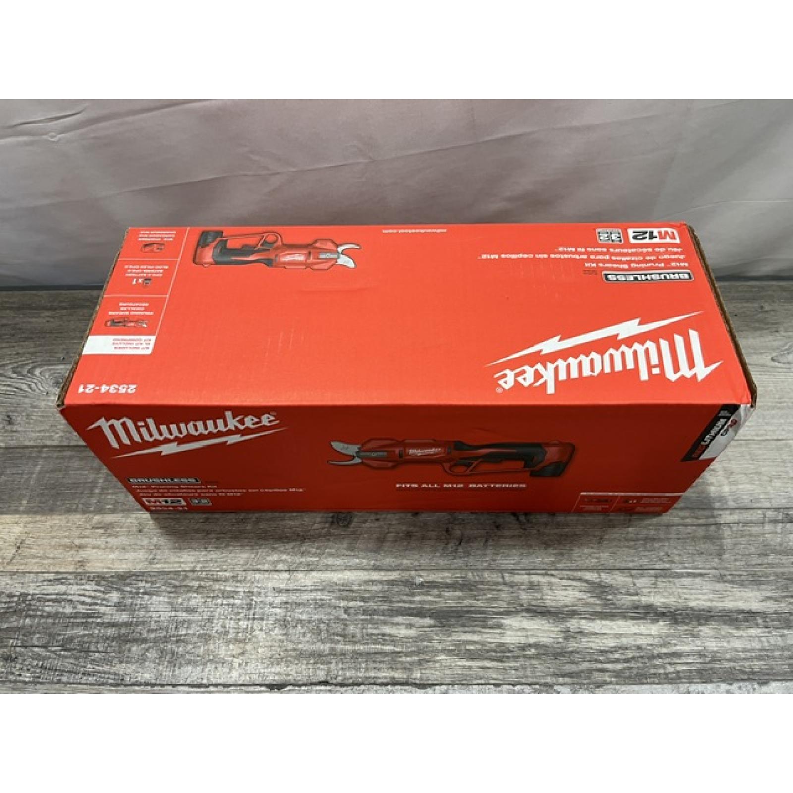 NEW - Milwaukee 12V Cordless Brushless Pruner Shears Kit