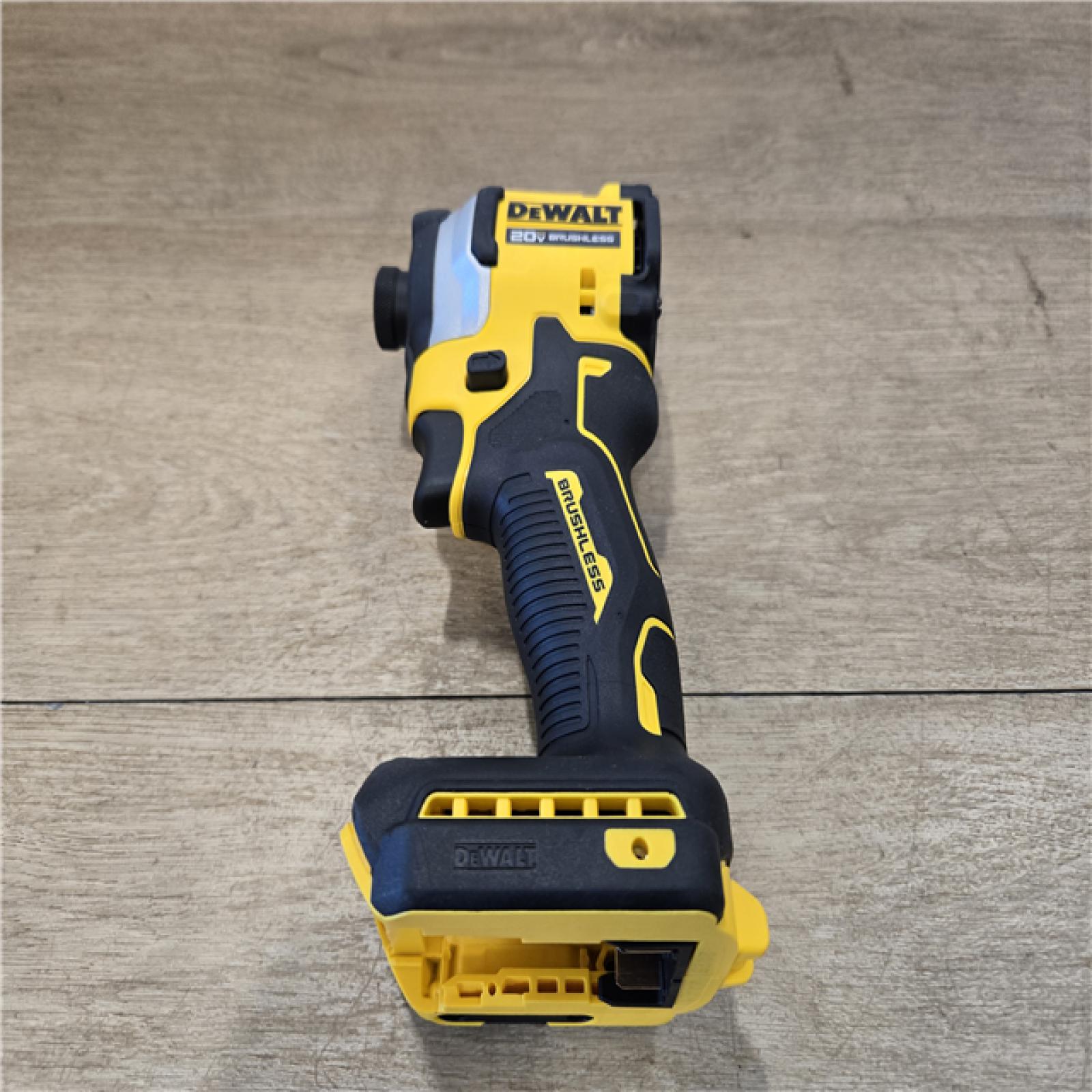AS-IS DEWALT ATOMIC 20V MAX Cordless 1/4 in. Impact Driver Kit